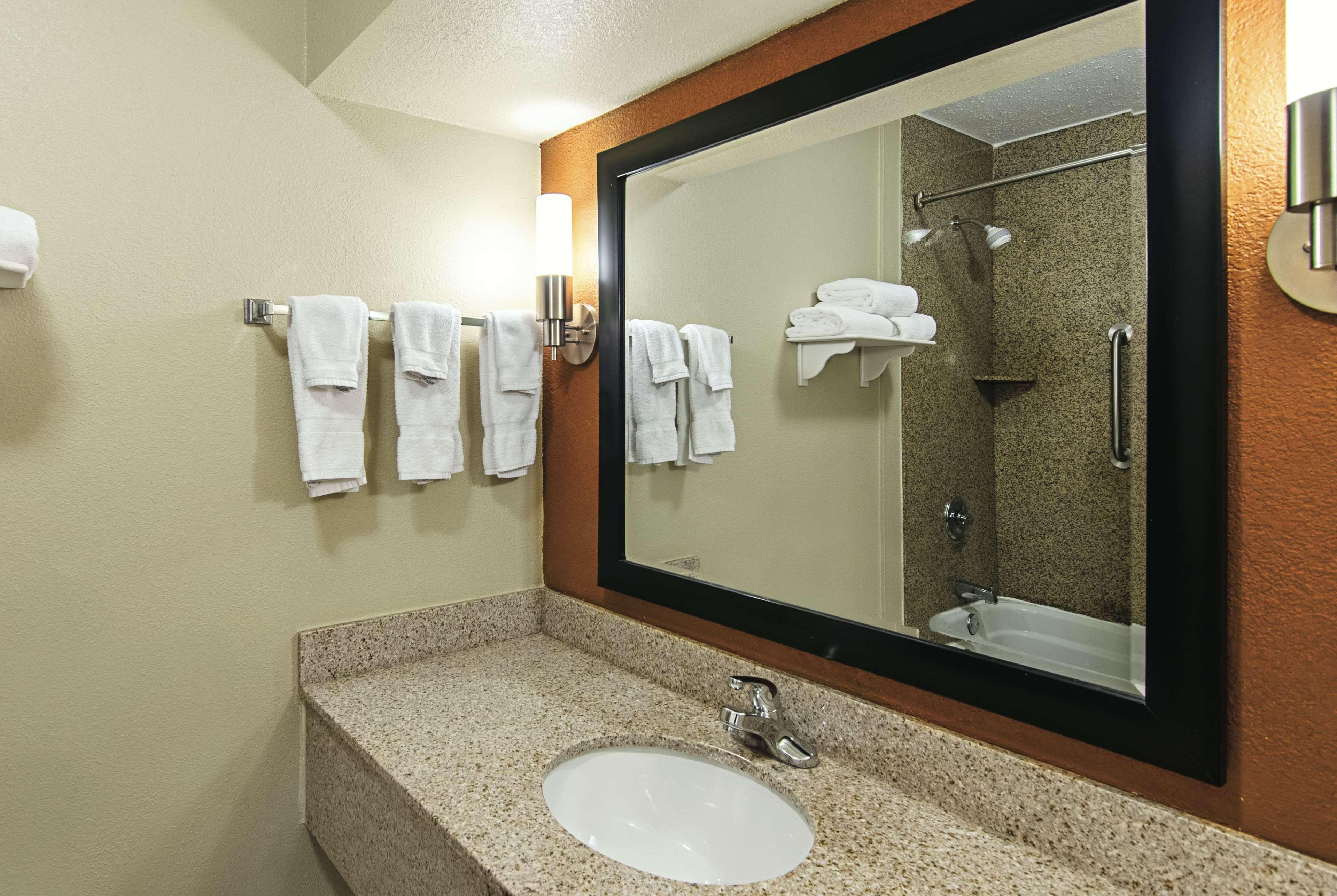 La Quinta By Wyndham Wytheville Exterior photo